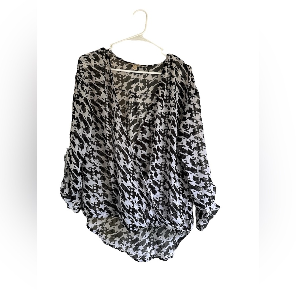 Decree Houndstooth Print Wrap Blouse